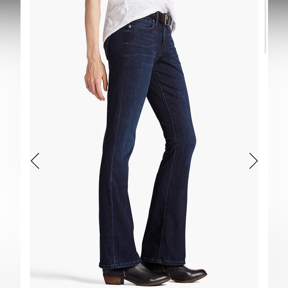 Lucky Brand 🍀 28.5” Inseam Sofia Boot Cut Jeans 4/27
